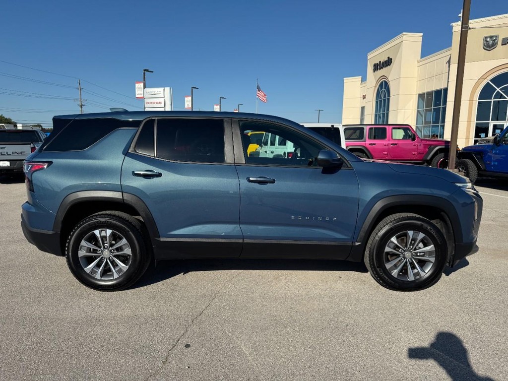 Chevrolet Equinox Vehicle Full-screen Gallery Image 02