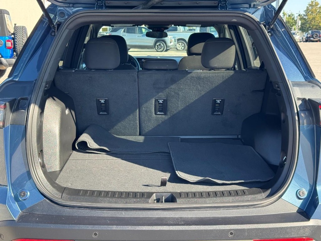 Chevrolet Equinox Vehicle Full-screen Gallery Image 05