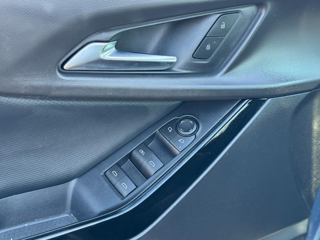 Chevrolet Equinox Vehicle Full-screen Gallery Image 16