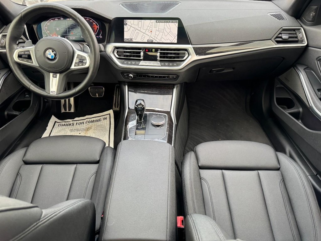BMW 3 Series Vehicle Full-screen Gallery Image 11
