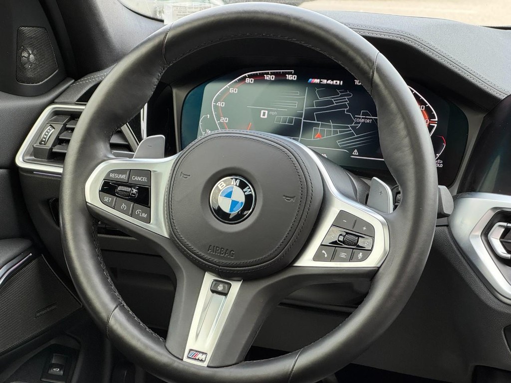 BMW 3 Series Vehicle Full-screen Gallery Image 12