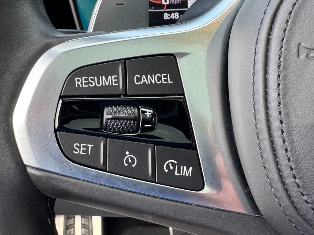 BMW 3 Series Vehicle Full-screen Gallery Image 20