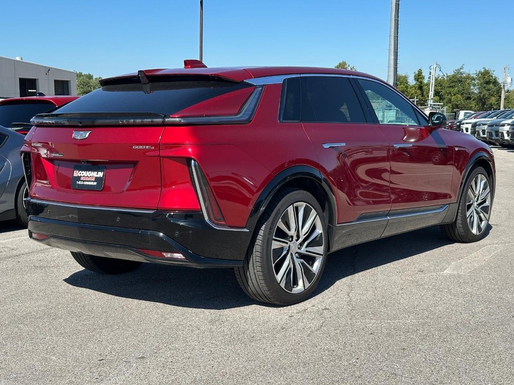 Cadillac LYRIQ Vehicle Full-screen Gallery Image 03
