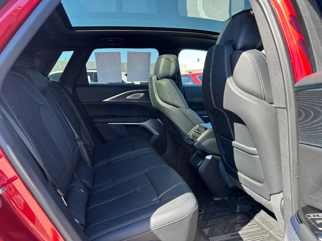 Cadillac LYRIQ Vehicle Full-screen Gallery Image 09