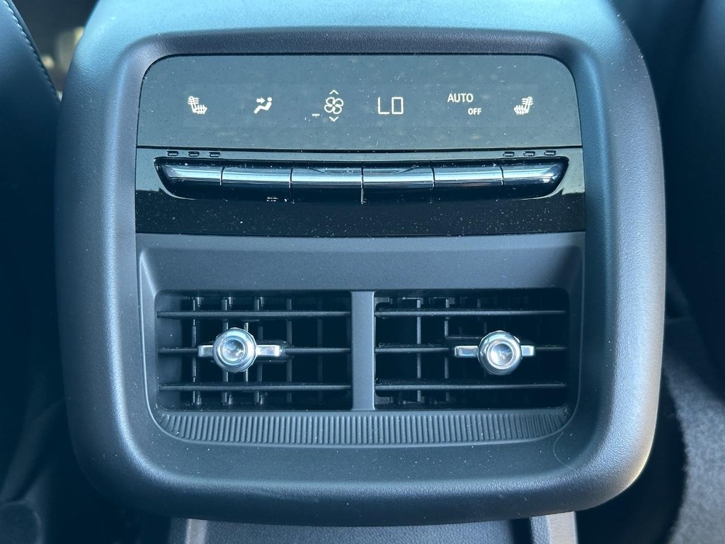 Cadillac LYRIQ Vehicle Full-screen Gallery Image 11