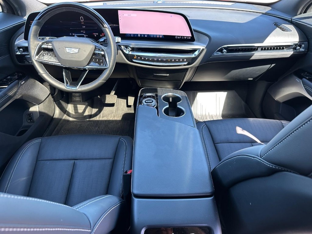 Cadillac LYRIQ Vehicle Full-screen Gallery Image 12