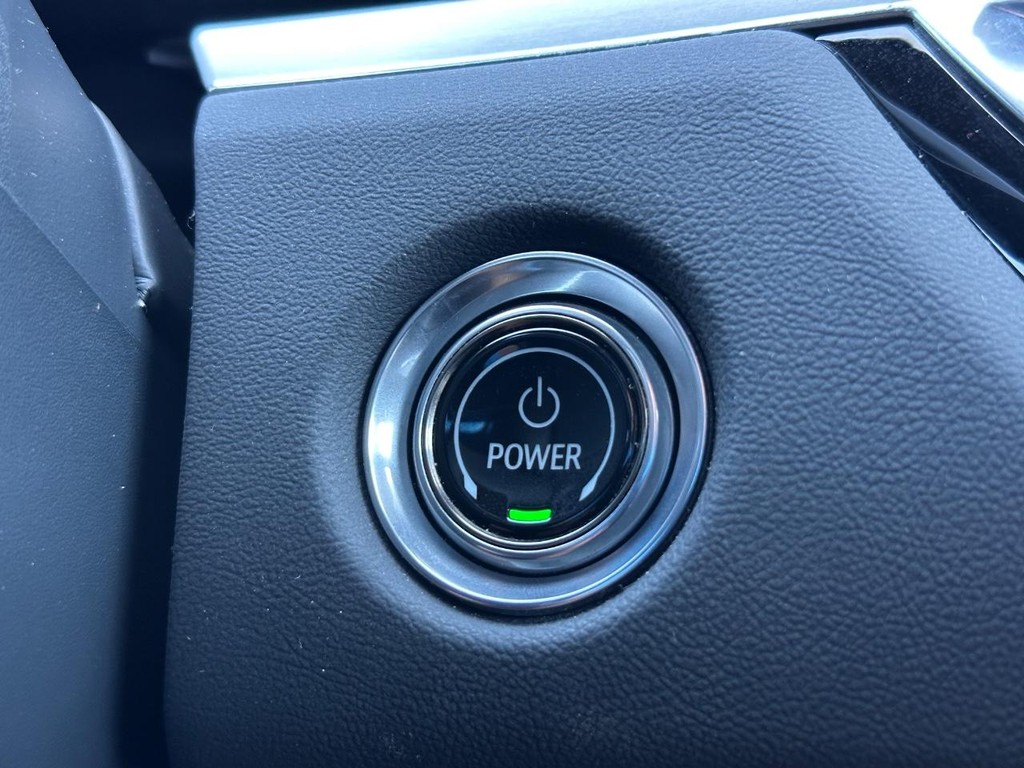 Cadillac LYRIQ Vehicle Full-screen Gallery Image 16