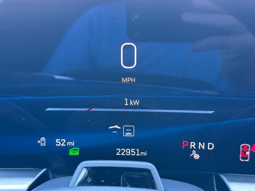 Cadillac LYRIQ Vehicle Full-screen Gallery Image 23