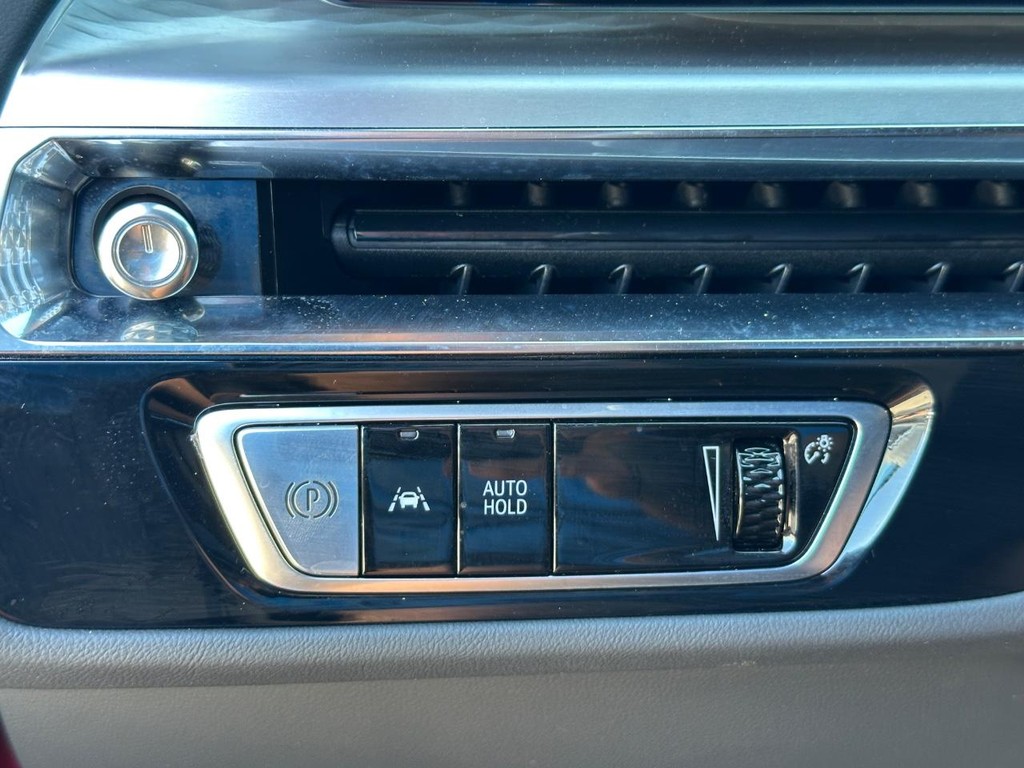 Cadillac LYRIQ Vehicle Full-screen Gallery Image 24