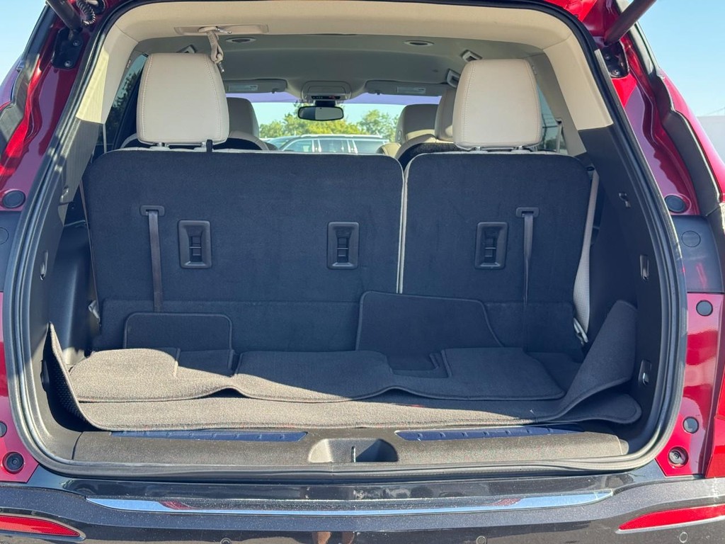 Buick Enclave Vehicle Full-screen Gallery Image 05