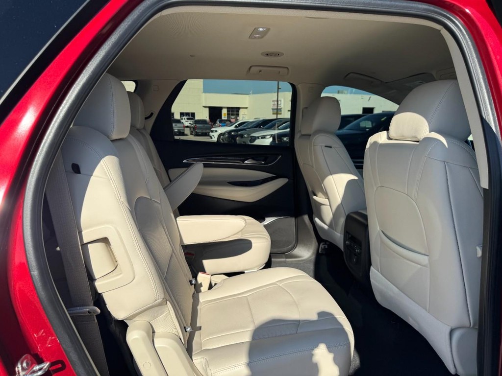 Buick Enclave Vehicle Full-screen Gallery Image 10