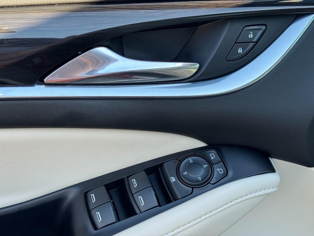 Buick Enclave Vehicle Full-screen Gallery Image 18