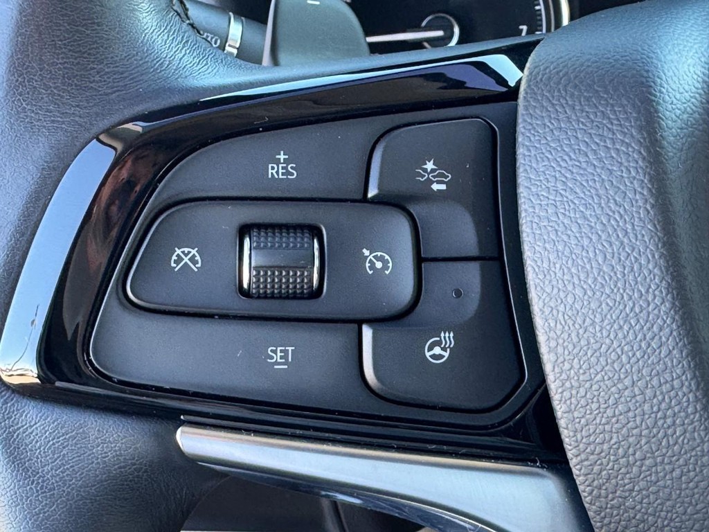 Buick Enclave Vehicle Full-screen Gallery Image 19