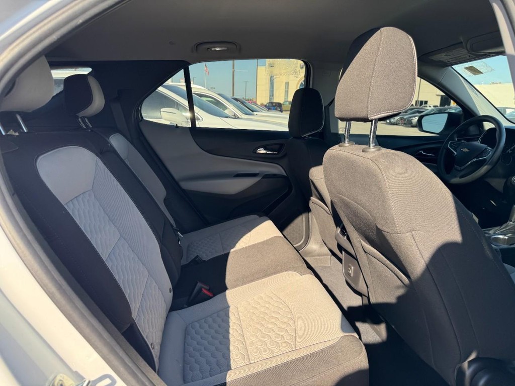 Chevrolet Equinox Vehicle Full-screen Gallery Image 10
