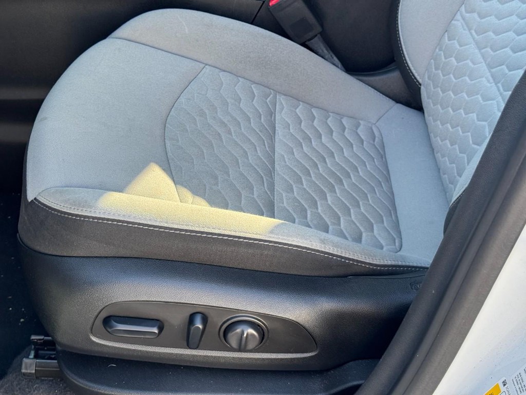 Chevrolet Equinox Vehicle Full-screen Gallery Image 16