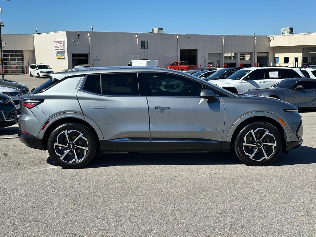 Chevrolet Equinox EV Vehicle Full-screen Gallery Image 02