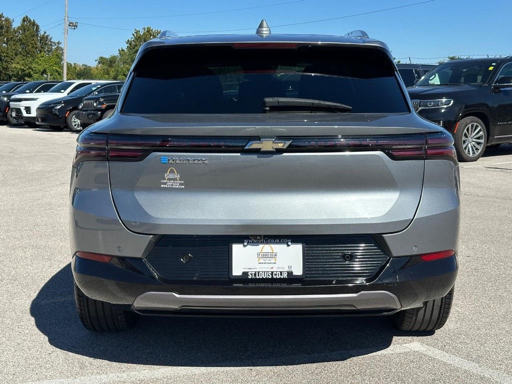 Chevrolet Equinox EV Vehicle Full-screen Gallery Image 04