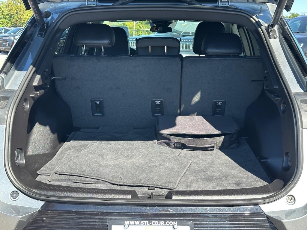 Chevrolet Equinox EV Vehicle Full-screen Gallery Image 06