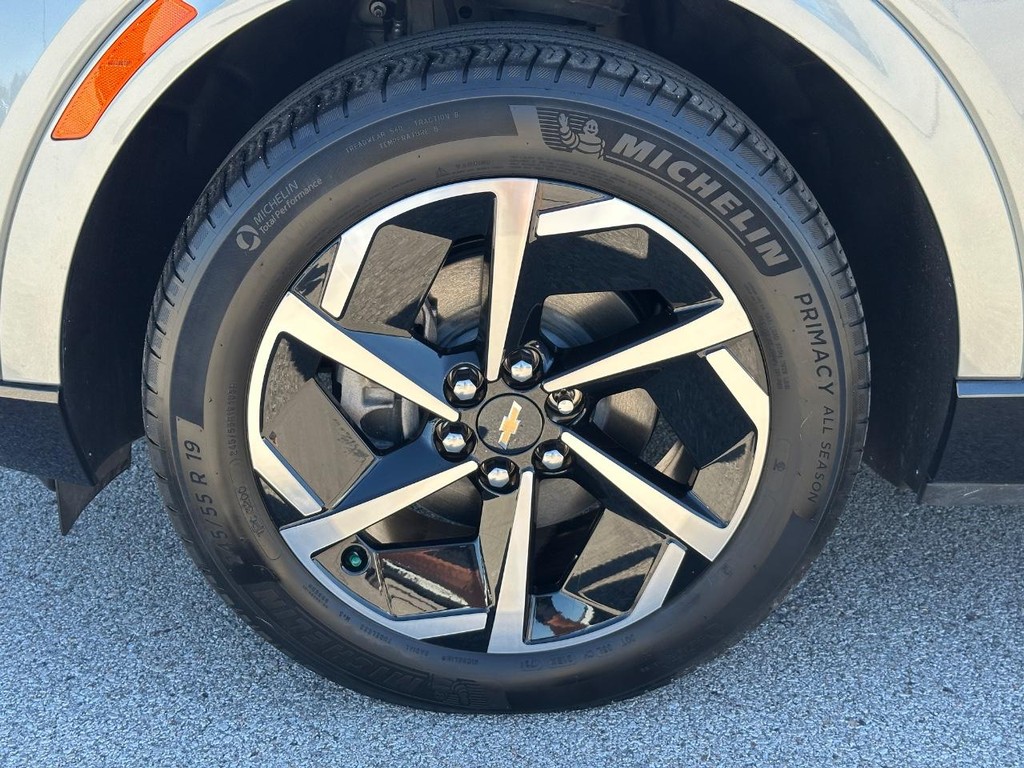 Chevrolet Equinox EV Vehicle Full-screen Gallery Image 07