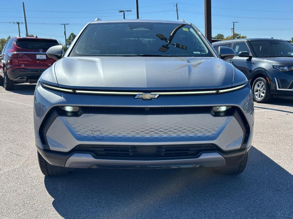 Chevrolet Equinox EV Vehicle Full-screen Gallery Image 09