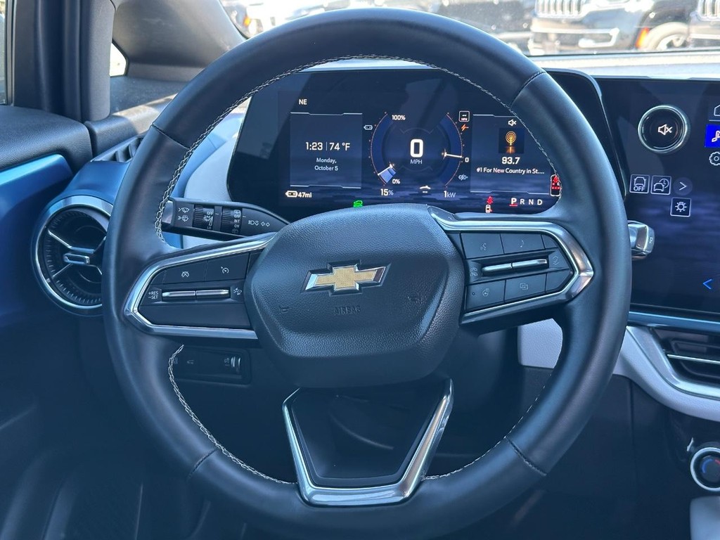 Chevrolet Equinox EV Vehicle Full-screen Gallery Image 12