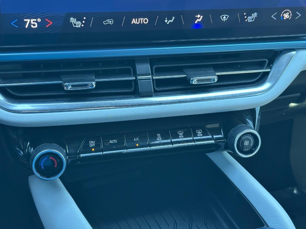 Chevrolet Equinox EV Vehicle Full-screen Gallery Image 17