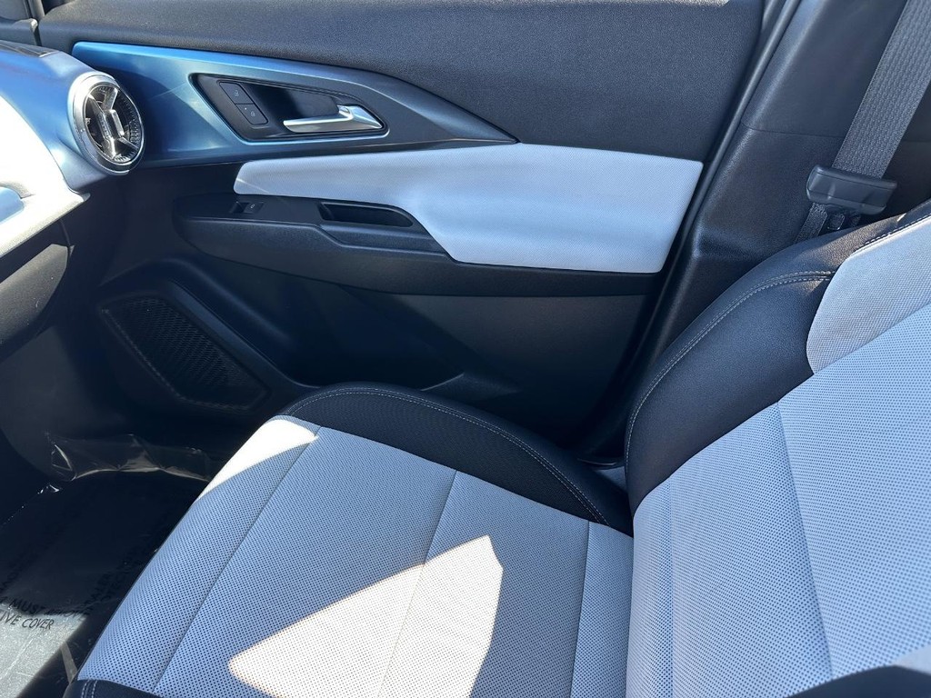 Chevrolet Equinox EV Vehicle Full-screen Gallery Image 18