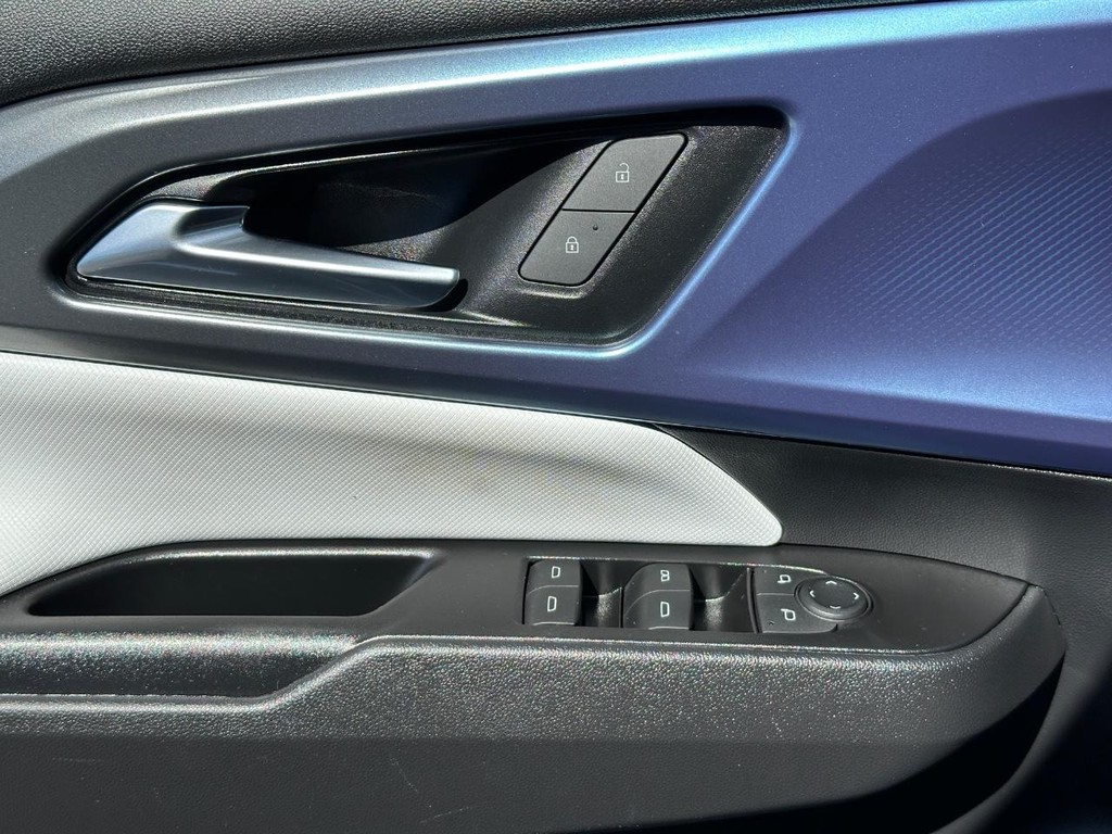Chevrolet Equinox EV Vehicle Full-screen Gallery Image 20