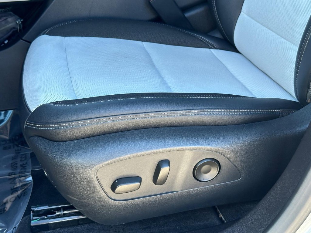 Chevrolet Equinox EV Vehicle Full-screen Gallery Image 21