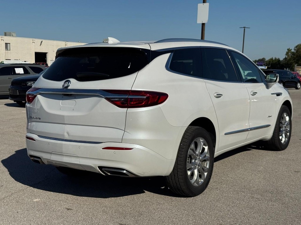 Buick Enclave Vehicle Full-screen Gallery Image 03
