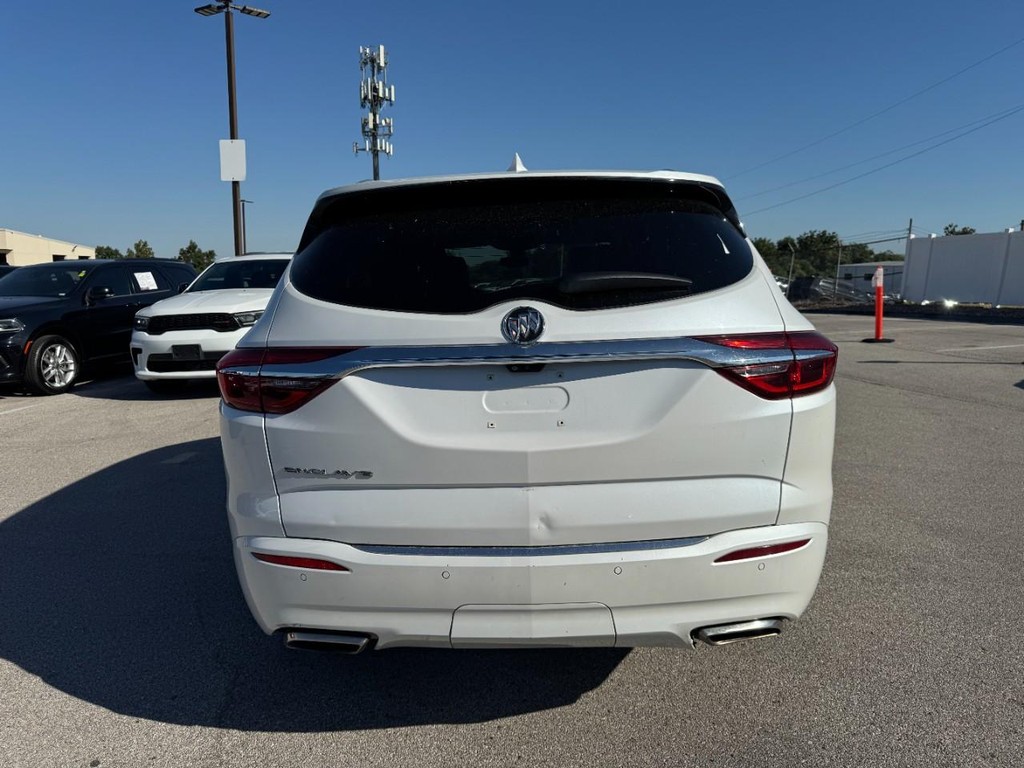 Buick Enclave Vehicle Full-screen Gallery Image 04