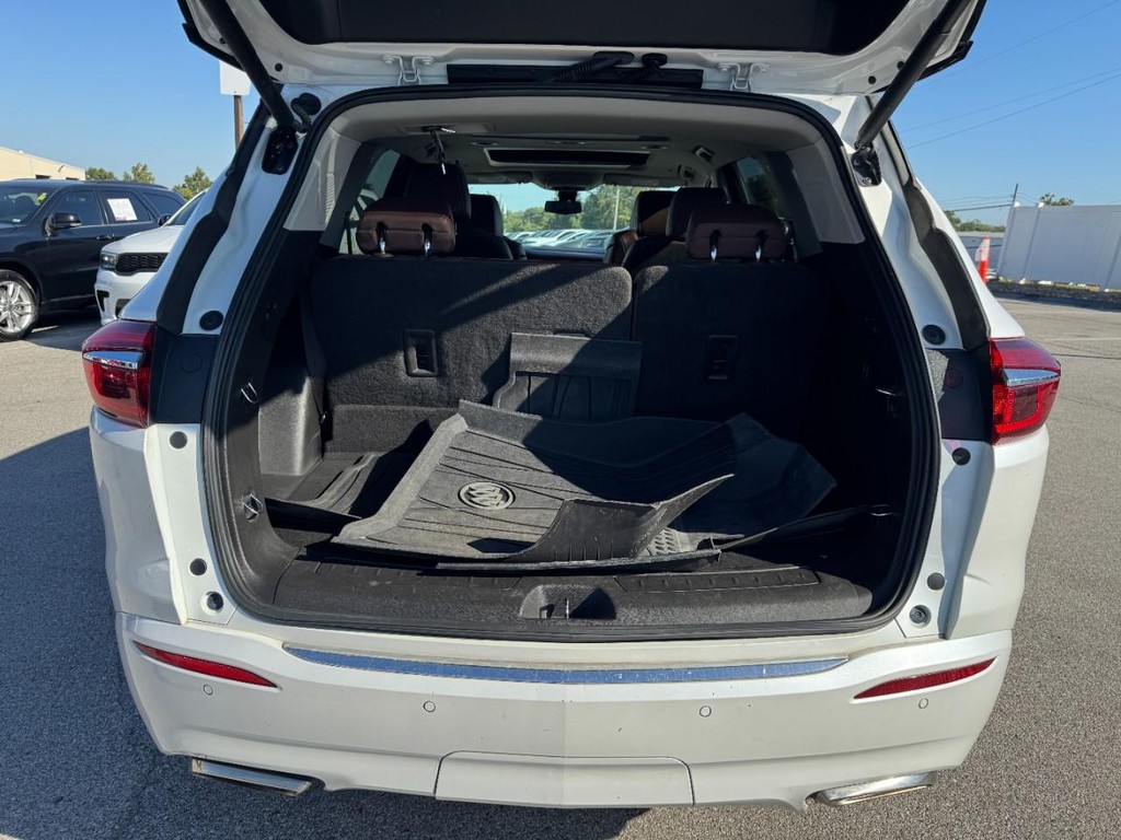 Buick Enclave Vehicle Full-screen Gallery Image 05