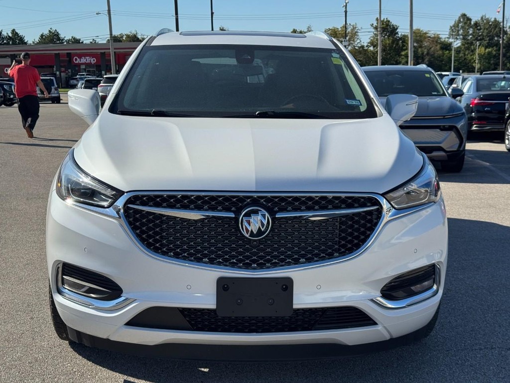 Buick Enclave Vehicle Full-screen Gallery Image 09
