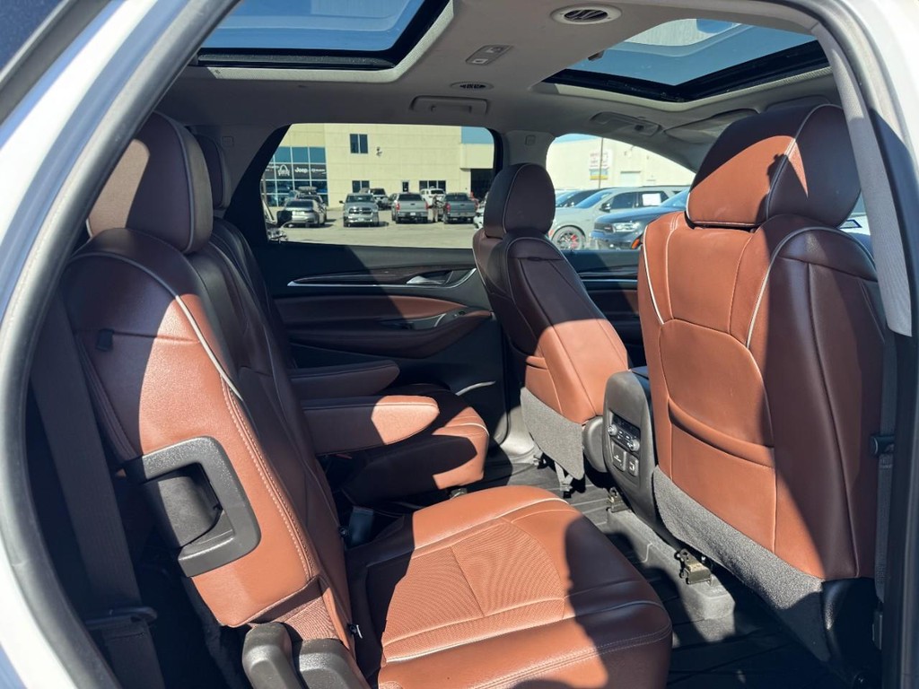 Buick Enclave Vehicle Full-screen Gallery Image 10