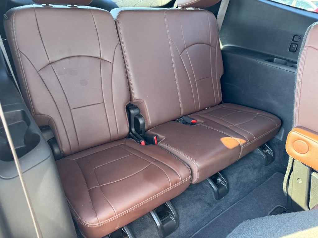Buick Enclave Vehicle Full-screen Gallery Image 11