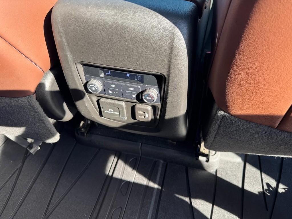 Buick Enclave Vehicle Full-screen Gallery Image 12