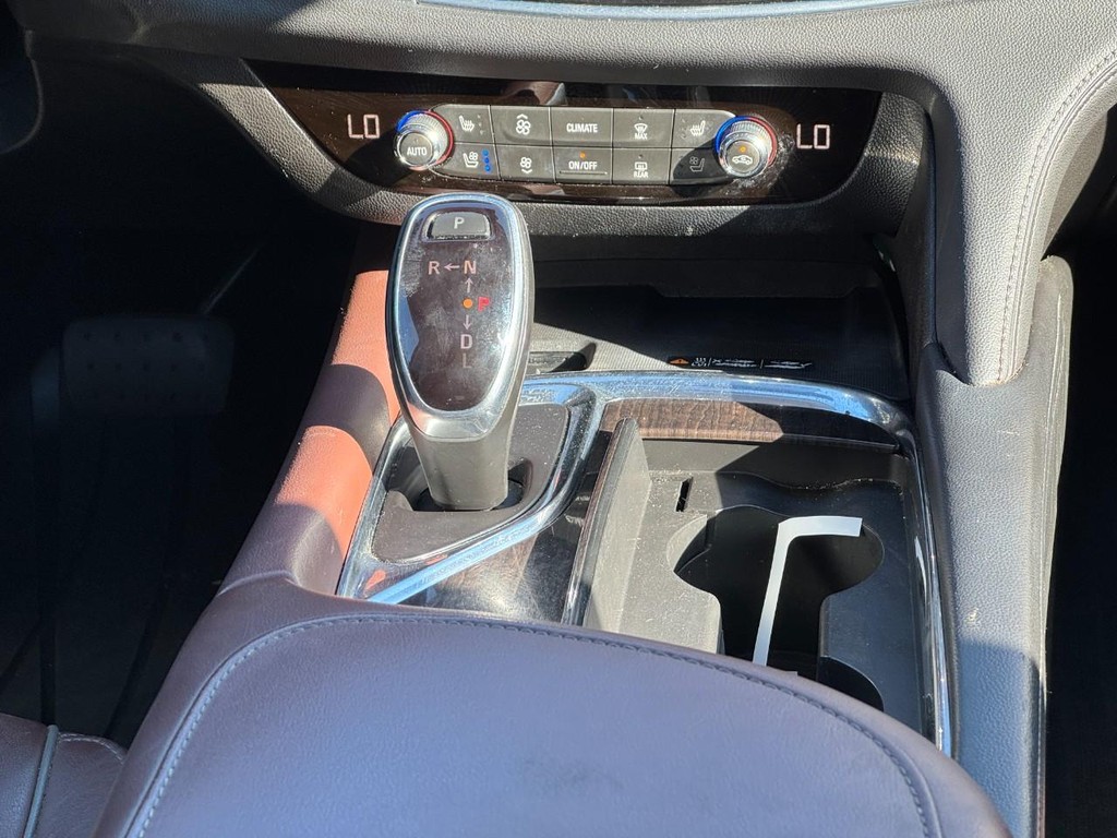 Buick Enclave Vehicle Full-screen Gallery Image 16
