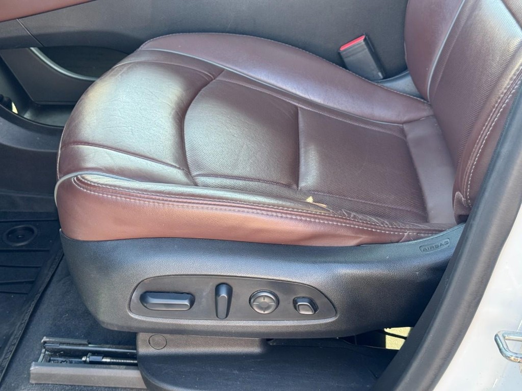 Buick Enclave Vehicle Full-screen Gallery Image 17