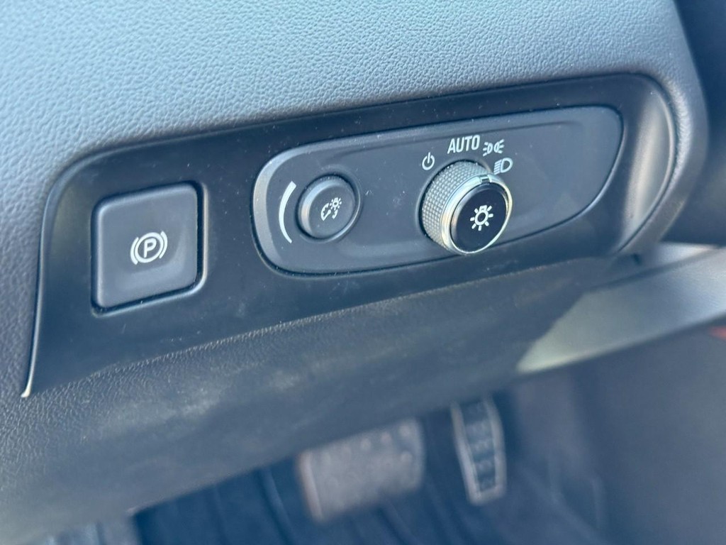Buick Enclave Vehicle Full-screen Gallery Image 19