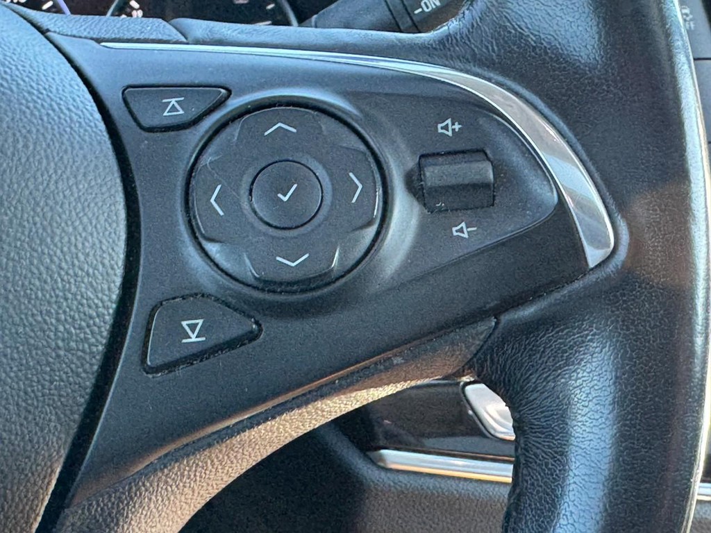 Buick Enclave Vehicle Full-screen Gallery Image 21