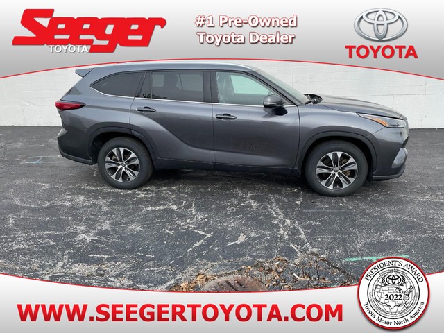 2022 Toyota Highlander XLE at Seeger Toyota in St. Louis MO