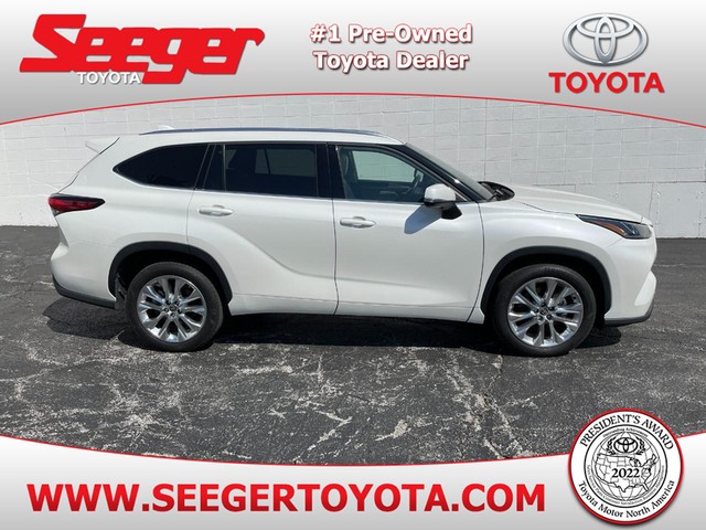 2021 Toyota Highlander FWD (Natl) at Seeger Toyota in St. Louis MO