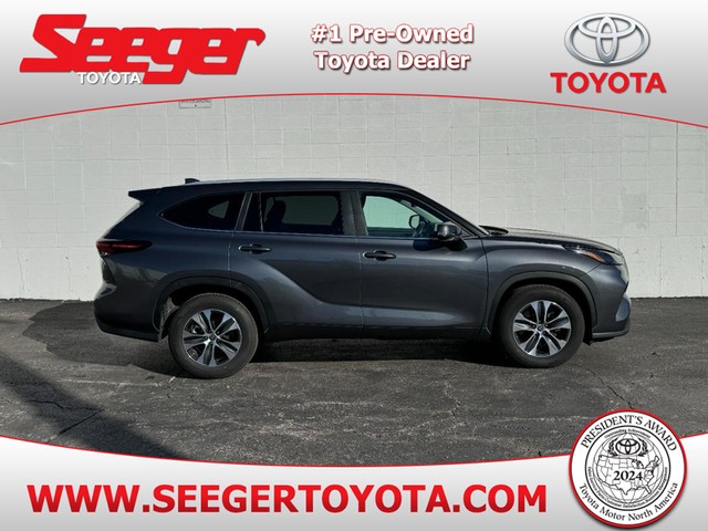 2024 Toyota Highlander XLE at Seeger Toyota in St. Louis MO