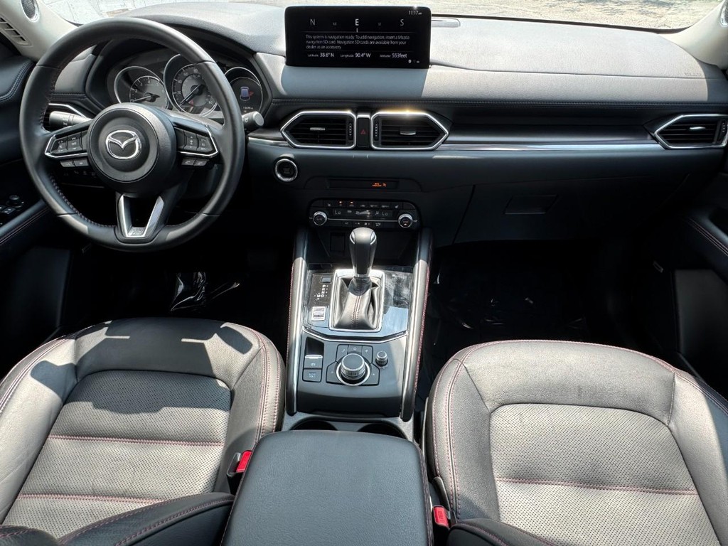 Mazda CX-5 Vehicle Full-screen Gallery Image 11