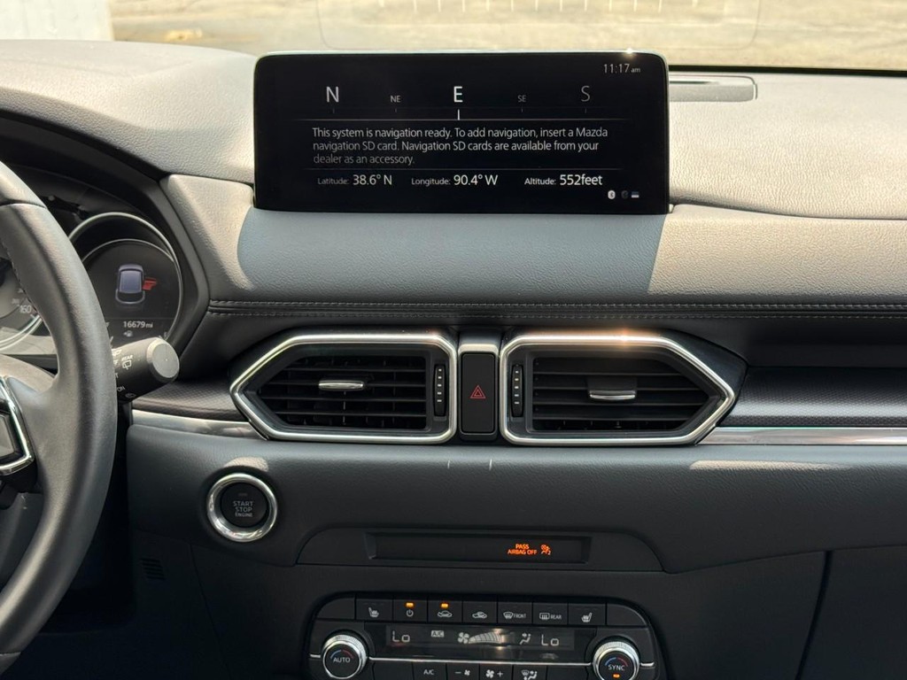 Mazda CX-5 Vehicle Full-screen Gallery Image 13