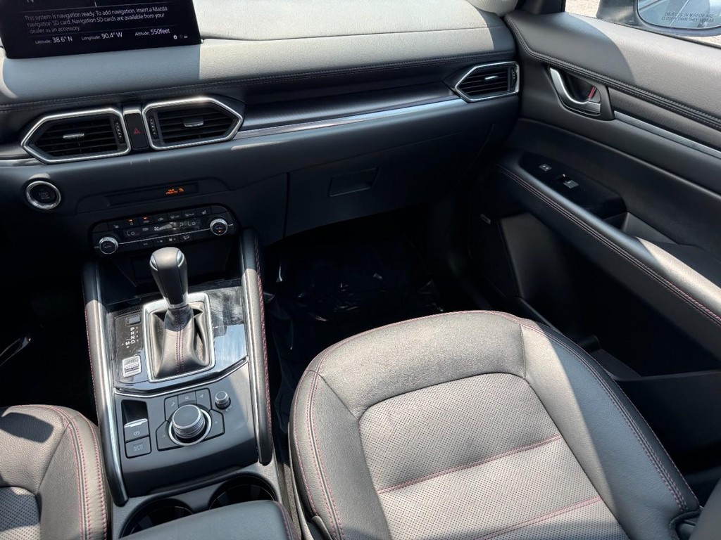 Mazda CX-5 Vehicle Full-screen Gallery Image 15