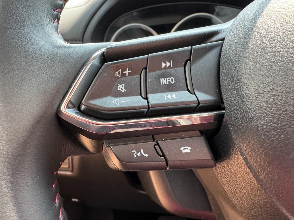 Mazda CX-5 Vehicle Full-screen Gallery Image 16