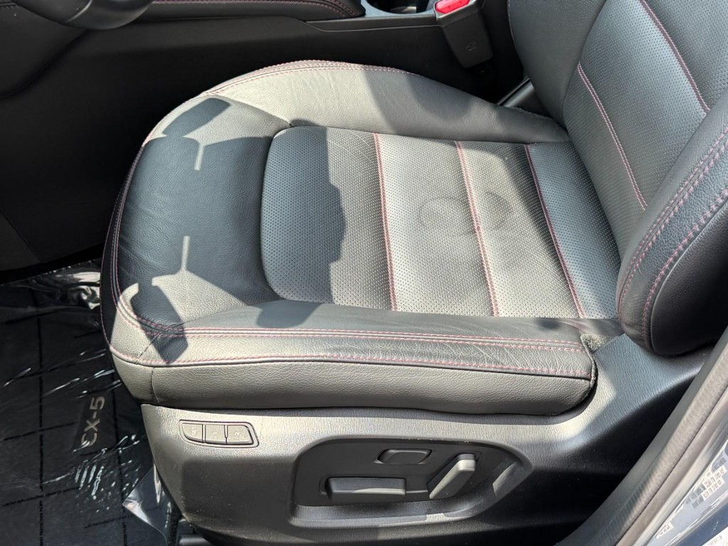 Mazda CX-5 Vehicle Full-screen Gallery Image 23