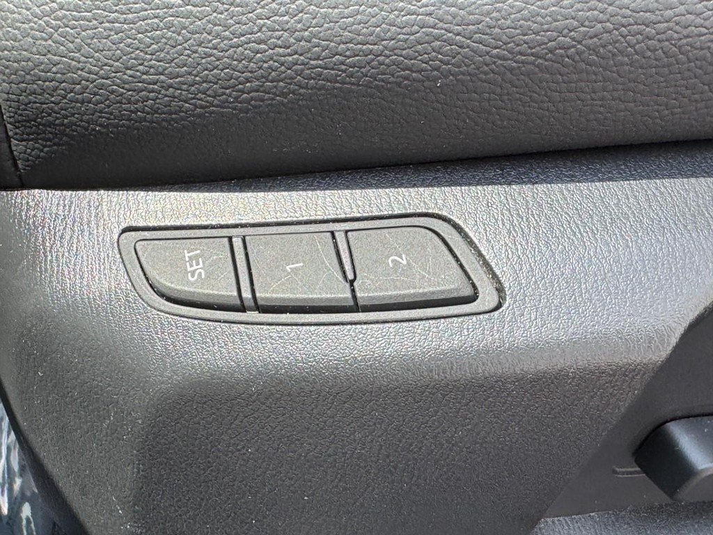 Mazda CX-5 Vehicle Full-screen Gallery Image 24