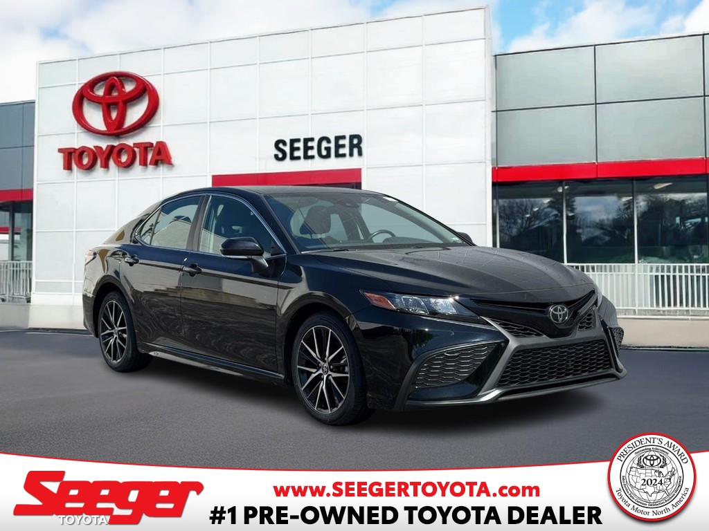 Toyota Camry Vehicle Full-screen Gallery Image 01